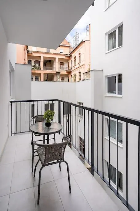 The Rose Garden Apartments - Будапешт 0*,